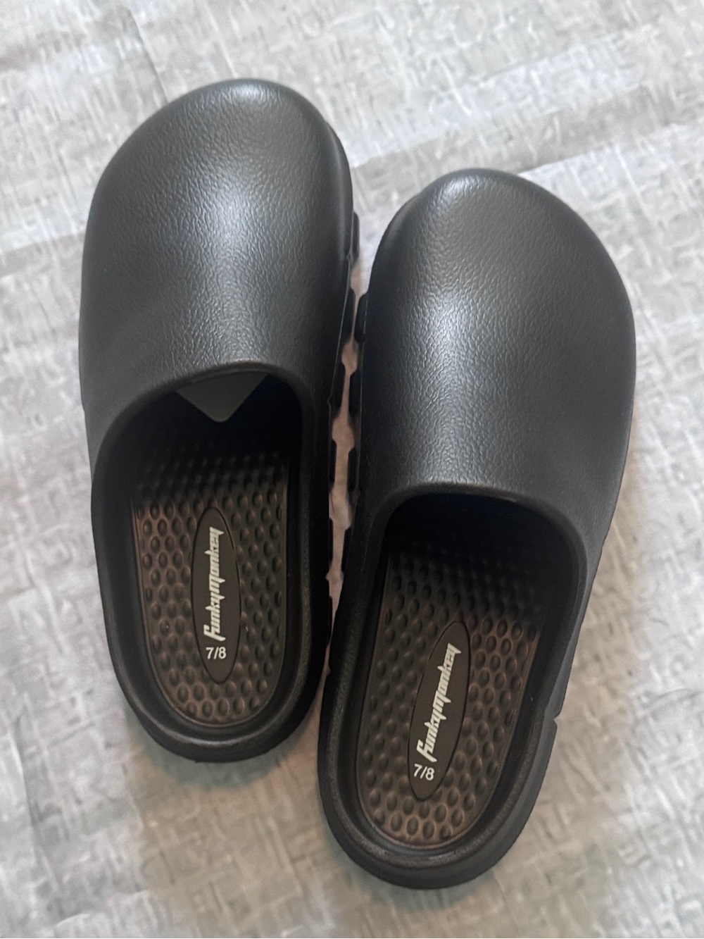 ❤️ Black Slip-On Clogs - Comfortable Everyday Shoes